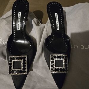 Manolo Blahnik black heels!!